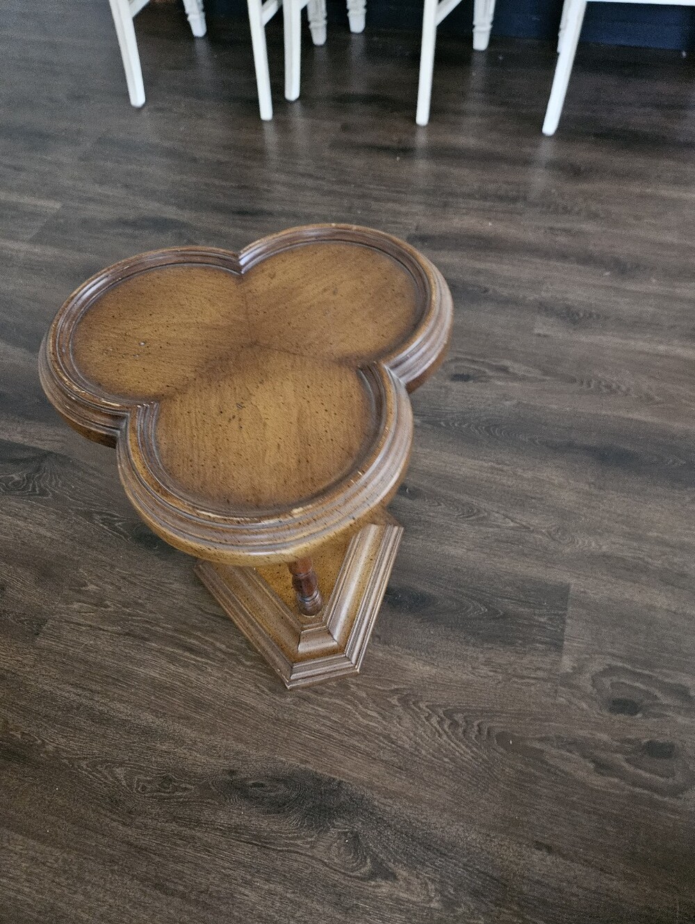 Vintage Clover-Top Accent Table in Warm Brown - Picture 3 of 9